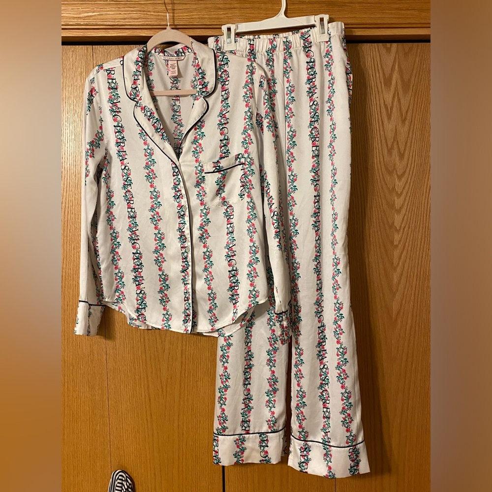 Victoria's Secret Silky Satin Pajama Set Size XS Long White Pink Roses Floral